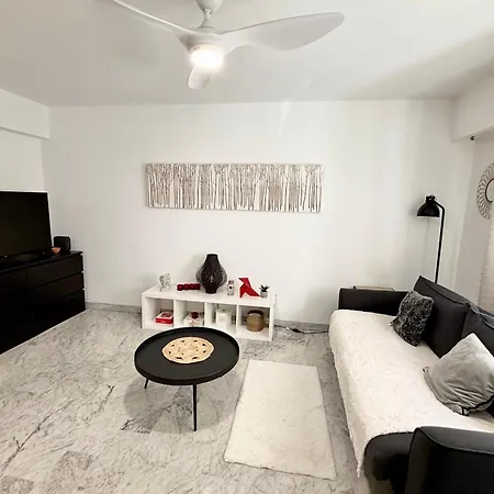 Apartment Close To The Sea Sleeps 4 *