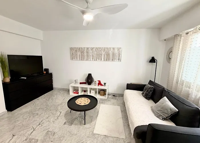 Apartment Close To The Sea Sleeps 4 *