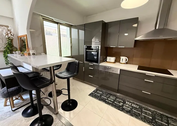 Close To The Sea Sleeps 4 * Juan-les-Pins