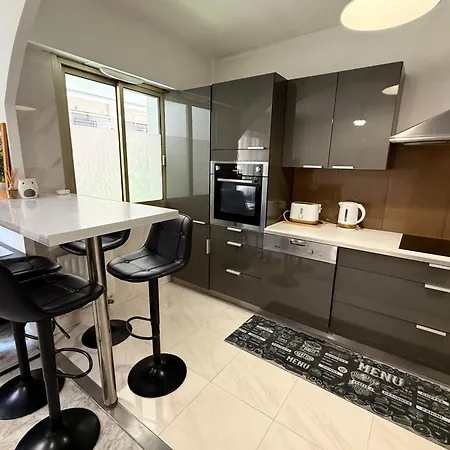Close To The Sea Sleeps 4 * جوان ليه باه